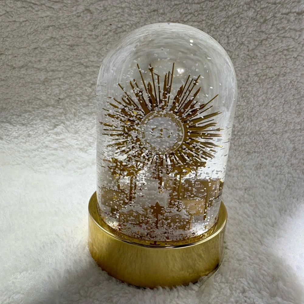 Dior gift 2024 Christmas snow Globe - Picture 6 of 9